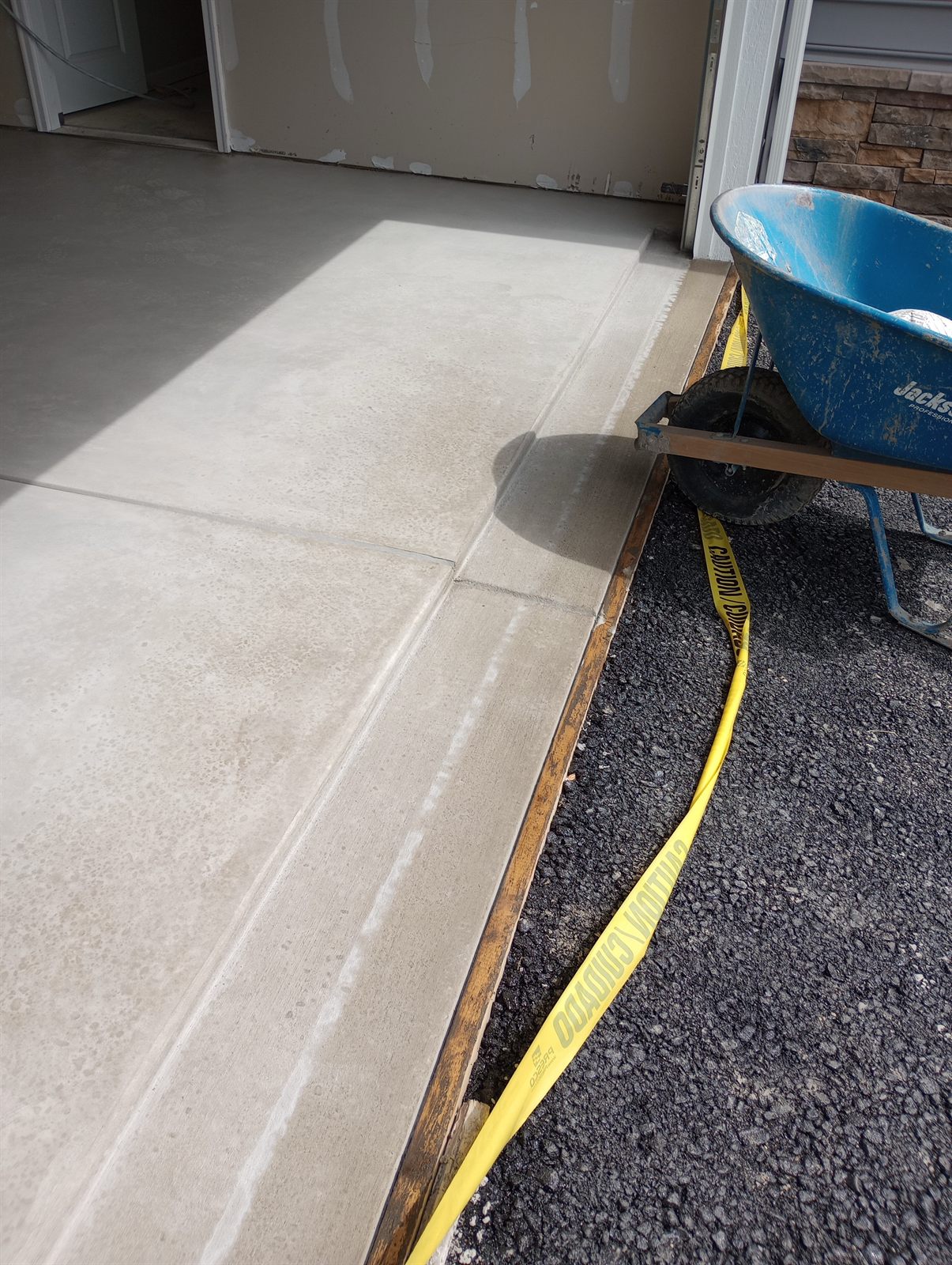 Concrete garage apron and approach